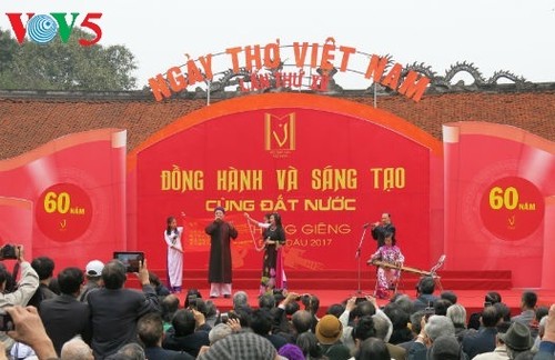 Tưng bừng các hoạt động kỷ niệm Ngày thơ Việt Nam lần thứ 15 - ảnh 3